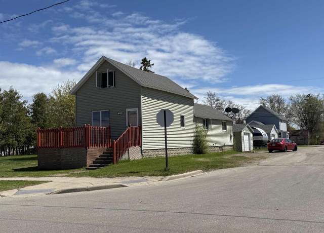 Property at 1513 23rd Ave, Menominee, MI 49858, 3 beds, 1 bath