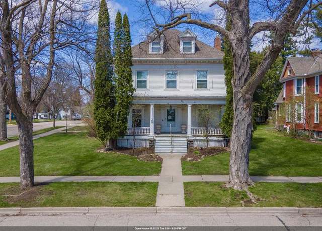 Property at 195 E Park Ave, Berlin, WI 54923, 5 beds, 3.5 baths