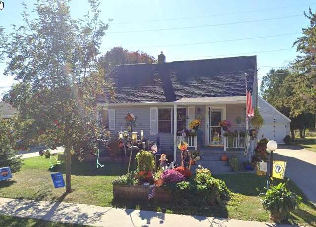 Property at 953 4th St, Menasha, WI 54952, 4 beds, 2 baths