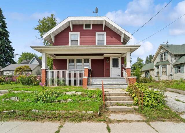 Property at 1130 S 12th St, Manitowoc, WI 54220, 4 beds, 1.5 baths