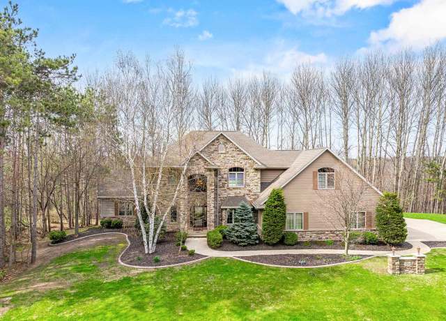 Property at 3062 Hawk Ridge Trl, Suamico, WI 54313, 5 beds, 4.5 baths