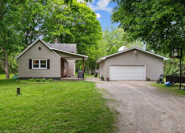 Property at 129 Dell Ct, Neenah, WI 54956, 3 beds, 1.5 baths