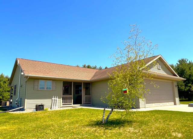Property at N3480 Feathers Ct, Waupaca, WI 54981, 4 beds, 3 baths