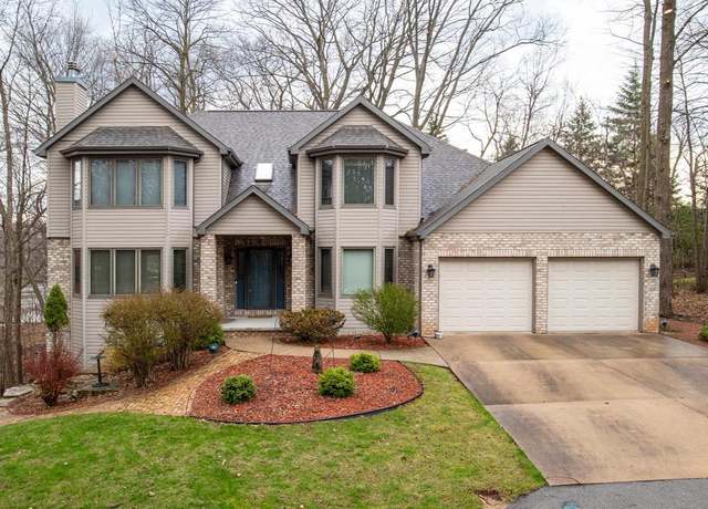 Property at 2111 Sumac Ln, Appleton, WI 54915, 5 beds, 3.5 baths