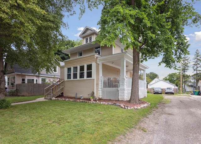 Property at 944 Howard St, Green Bay, WI 54303, 3 beds, 1 bath