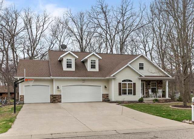 Property at 555 Woodland Cir, Waupaca, WI 54981, 4 beds, 2.5 baths