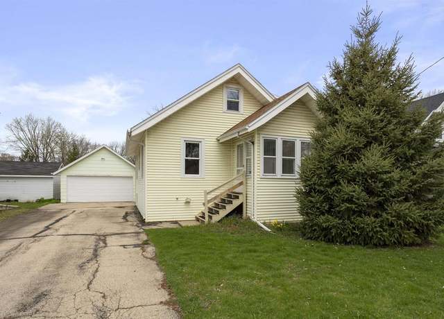 Property at 1907 Vinland St, Oshkosh, WI 54901, 2 beds, 1.5 baths