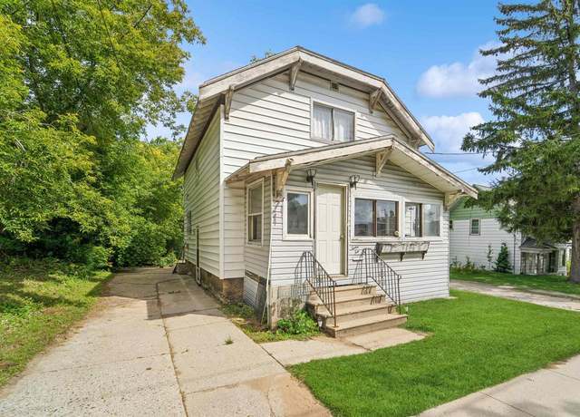 Property at 1210 Columbus St, Manitowoc, WI 54220, 3 beds, 1 bath