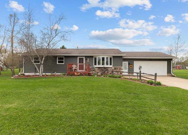 Property at 427 Sacramento St, Berlin, WI 54923, 5 beds, 3 baths
