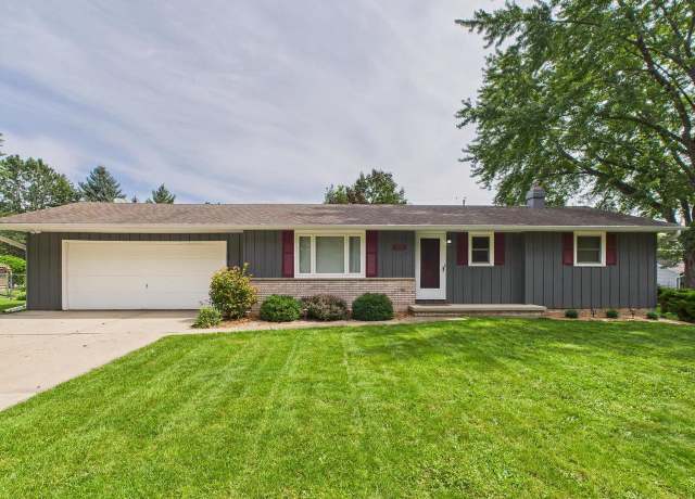 Property at 910 Velsen Rd, Green Bay, WI 54313, 3 beds, 1 bath