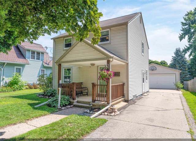 Property at 1612 N Harriman St, Appleton, WI 54911, 3 beds, 2 baths