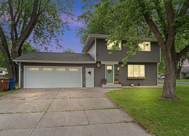 Property at 1001 Fieldcrest Dr, Menasha, WI 54952, 3 beds, 2.5 baths