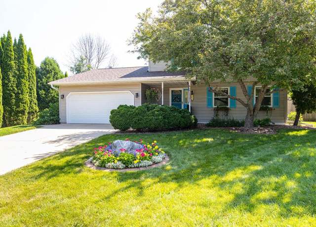 Property at 1801 Kienast Ave, Oshkosh, WI 54901, 3 beds, 2.5 baths