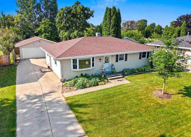 Property at 507 E Mitchell Ave, Appleton, WI 54915, 3 beds, 1.5 baths
