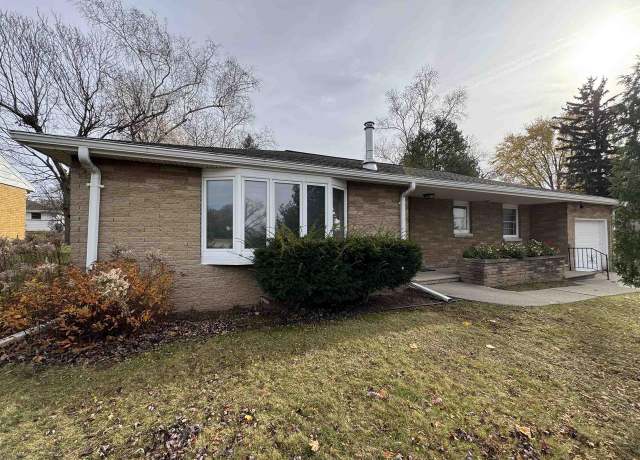 Property at 605 Skyline Blvd, Green Bay, WI 54302, 3 beds, 2 baths