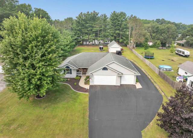 Property at 3167 Lakeview Dr, Suamico, WI 54173, 3 beds, 3 baths