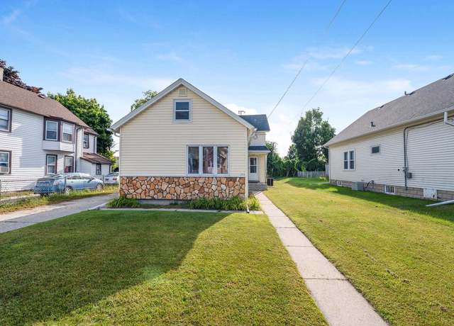 Property at 711 S 18th St, Manitowoc, WI 54220, 3 beds, 1 bath