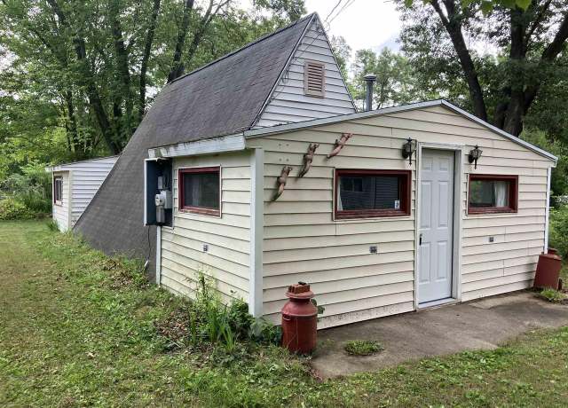 Property at N1034 Chalet Dr, Waupaca, WI 54981, 1 bed, 1 bath