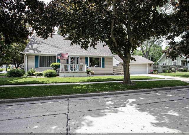 Property at 1630 S 11th St, Manitowoc, WI 54220, 4 beds, 1.5 baths