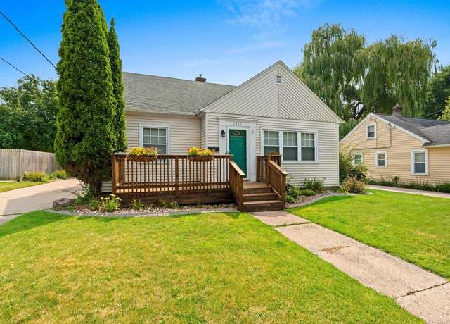 Property at 1517 W Harris St, Appleton, WI 54914, 4 beds, 1.5 baths