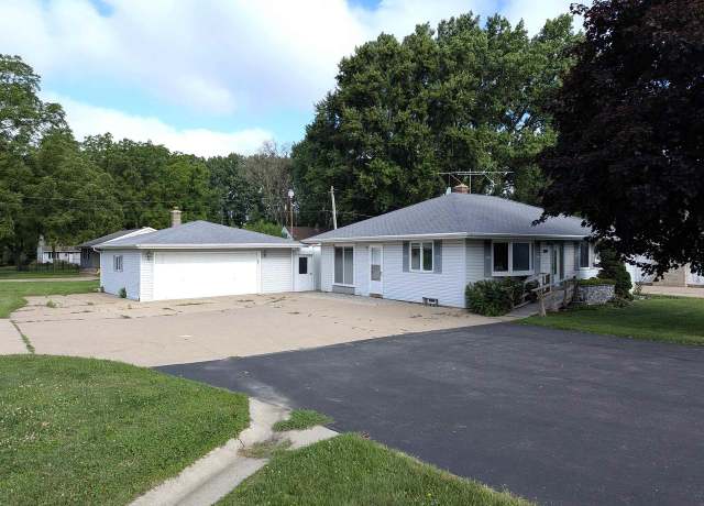 Property at 2013 N Lynndale Dr, Appleton, WI 54914, 3 beds, 2 baths