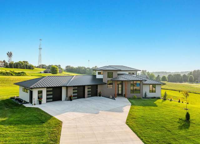 Property at W8251 Hackberry Hills Rd, Hortonville, WI 54944, 3 beds, 2.5 baths