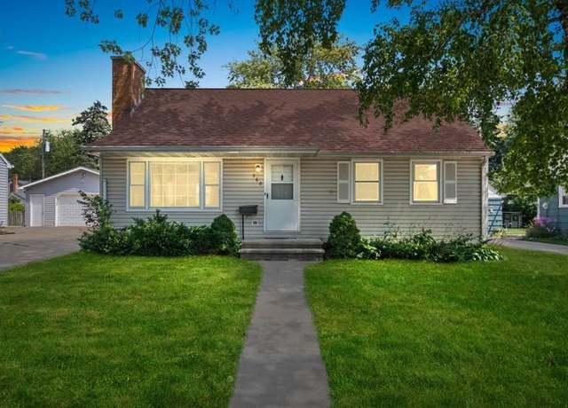 Property at 960 Higgins Ave, Neenah, WI 54956, 3 beds, 2 baths