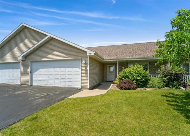 Property at 90 Stone Castle Dr, Fond Du Lac, WI 54935, 2 beds, 2.5 baths