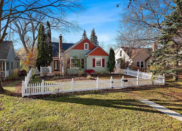 Property at 804 Allouez Ter, Green Bay, WI 54301, 3 beds, 2 baths
