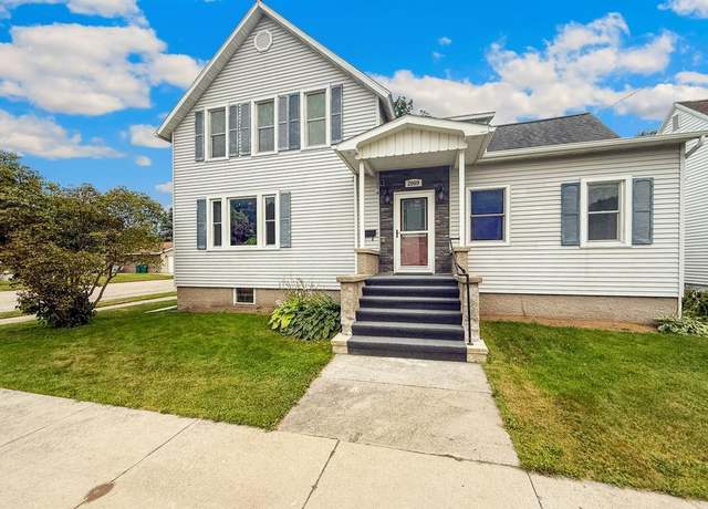 Property at 2009 Sherman St, Marinette, WI 54143, 5 beds, 2 baths