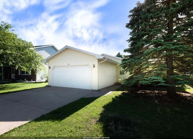 Property at 851 Hennessy St, Oshkosh, WI 54904, 3 beds, 2 baths