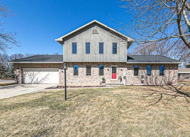 Property at 40 Lake Rest Ave, Oshkosh, WI 54902, 4 beds, 2.5 baths