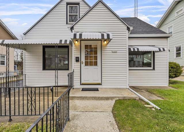 Property at 1121 S 18th St, Manitowoc, WI 54220, 3 beds, 1.5 baths