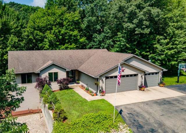 Property at W8330 Royal Oaks Dr, Wautoma, WI 54982, 4 beds, 3.5 baths