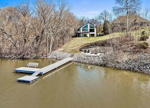 Property at 2080 Greenleaf Rd, De Pere, WI 54115, 4 beds, 4 baths