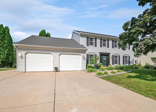 Property at 540 W Briar Ln, Green Bay, WI 54301, 4 beds, 2.5 baths