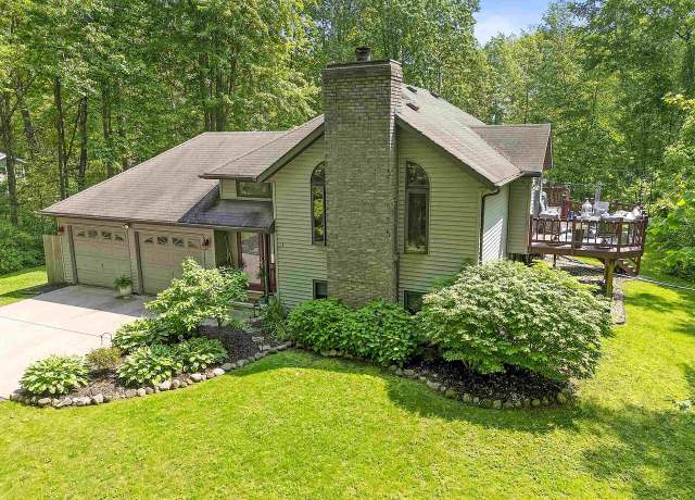 Property at 2360 Woodington Way, Suamico, WI 54173, 3 beds, 2 baths