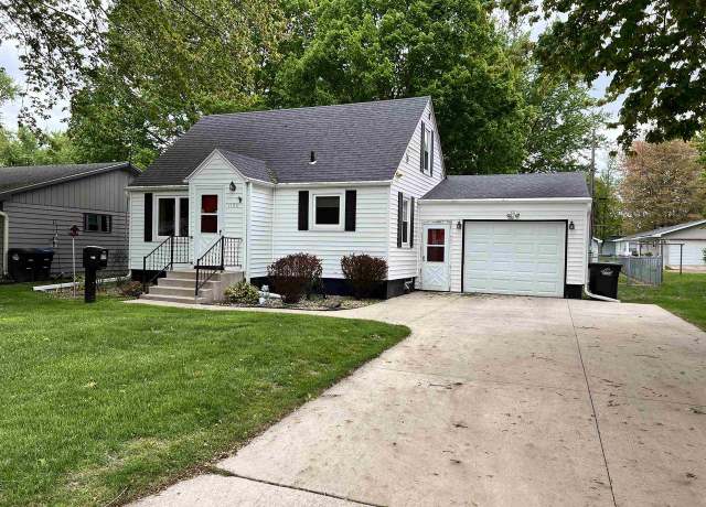 Property at 1136 S Bartlett St, Shawano, WI 54166, 3 beds, 1 bath