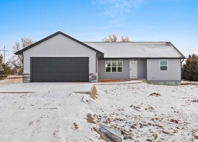 Property at 831 Setter Dr, Kaukauna, WI 54130, 3 beds, 2 baths