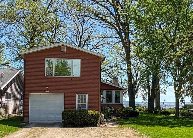 Property at 2123 N Point Comfort Rd, Oshkosh, WI 54902, 3 beds, 2 baths