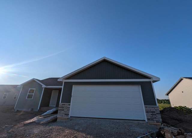 Property at 821 Setter Dr, Kaukauna, WI 54130, 3 beds, 2 baths