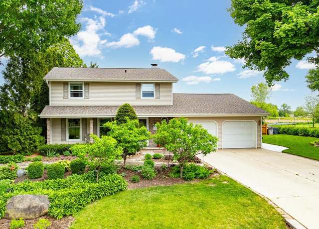 Property at 5776 St Ives Rd, Oshkosh, WI 54904, 3 beds, 2.5 baths