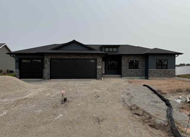 Property at 372 Battery Ave, De Pere, WI 54115, 3 beds, 2 baths