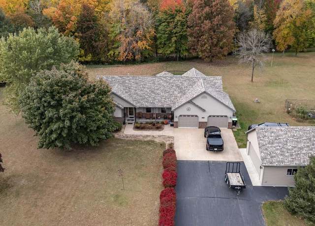 Property at N2543 Hodgett Ct, Waupaca, WI 54981, 4 beds, 3.5 baths