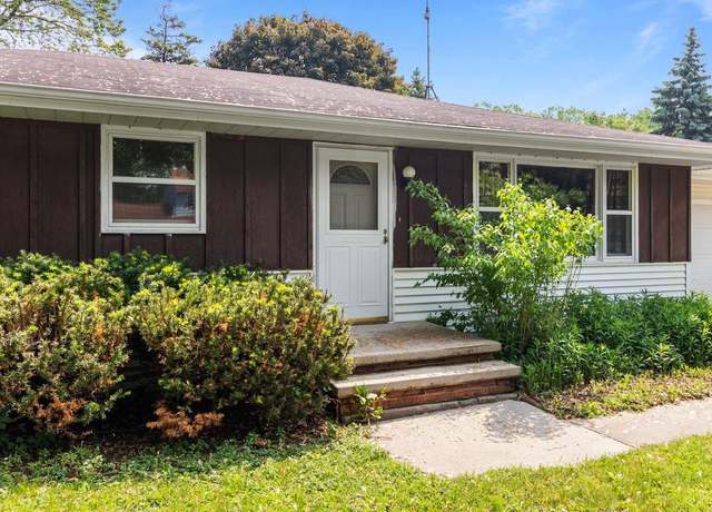 Property at 1636 S Driscoll St, Appleton, WI 54914, 3 beds, 1 bath