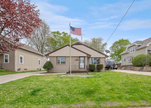 Property at 3005 Meadow Ln, Manitowoc, WI 54220, 3 beds, 1 bath