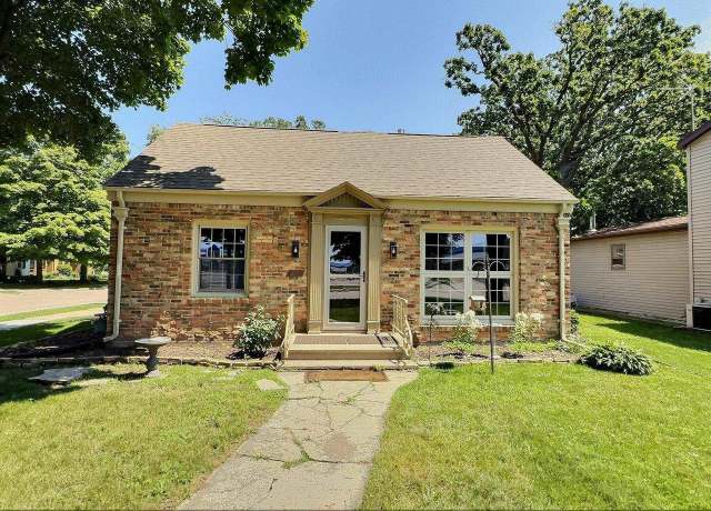 Property at 2200 Oregon St, Oshkosh, WI 54902, 4 beds, 2 baths
