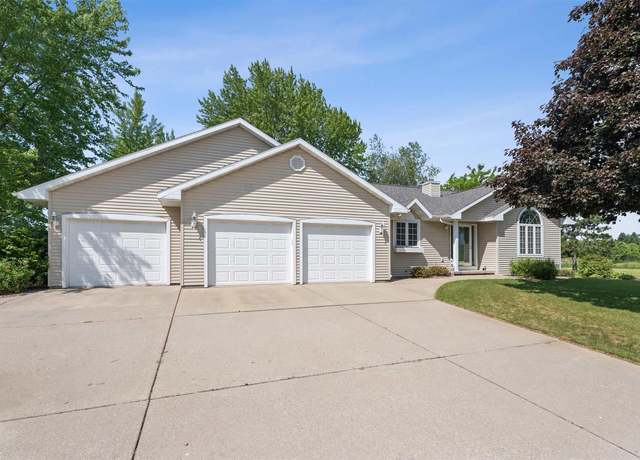 Property at 1500 Foxfire Ct, Waupaca, WI 54981, 2 beds, 2.5 baths