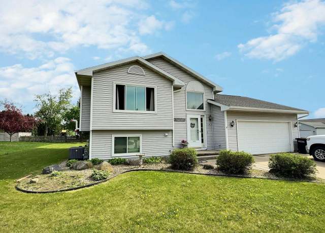 Property at 3875 Purple Crest Dr, Oshkosh, WI 54901, 3 beds, 2.5 baths