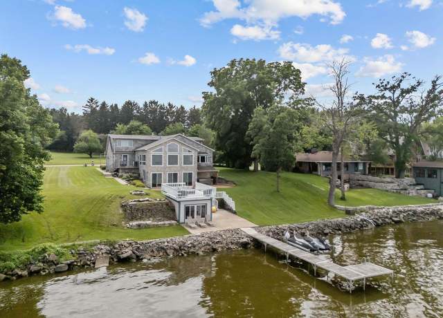 Property at 3896 Highland Shore Ln, Oshkosh, WI 54904, 4 beds, 3.5 baths